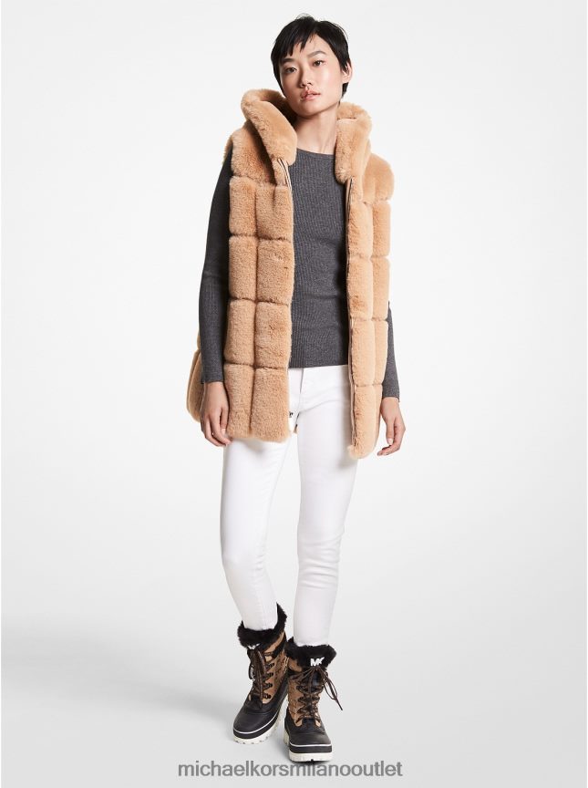 Michael Kors gilet trapuntato con cappuccio in pelliccia sintetica donne cammello P06L0L341 vestiario